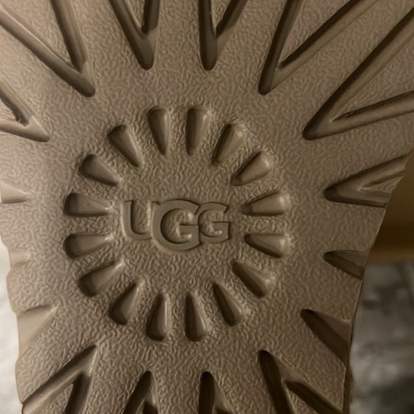 UGG Genuine Sheepskin Lined Leopard Print Boots, Size 7 New in Box - Picture 12 of 16